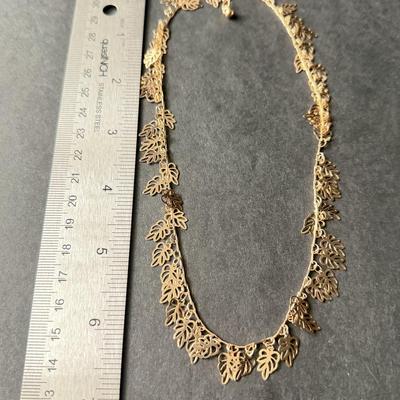 Gold tone leaf fashion necklace