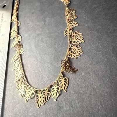 Gold tone leaf fashion necklace