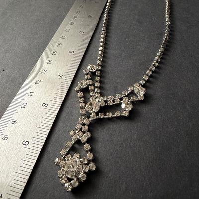 Vintage silver tone rhinestone beautiful necklace