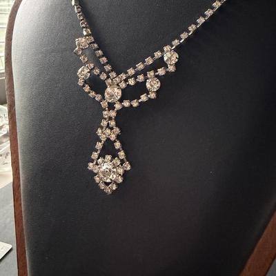 Vintage silver tone rhinestone beautiful necklace
