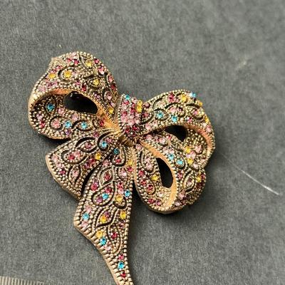 Beautiful colorful bow fashion pin