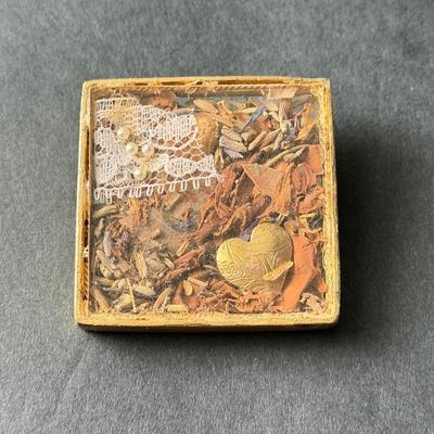 Shadow box brooch