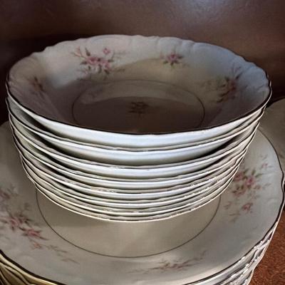 Sale Photo Thumbnail #39: Mikasa Fine China Versailles 
44 pc service for 8