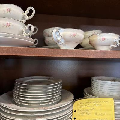 Sale Photo Thumbnail #35: Mikasa Fine China Versailles 
44 pc service for 8