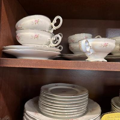 Sale Photo Thumbnail #37: Mikasa Fine China Versailles 
44 pc service for 8