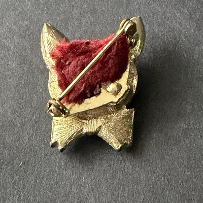 Vintage cat brooch