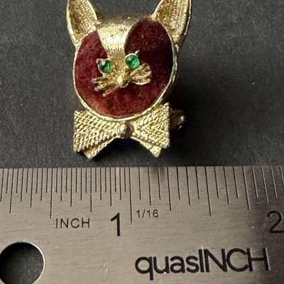Vintage cat brooch