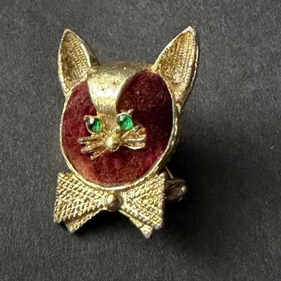 Vintage cat brooch