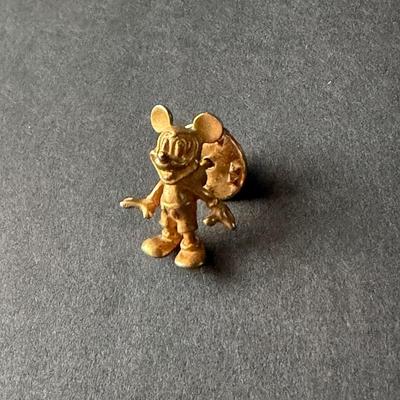Vintage Disney Mickey Mouse pin