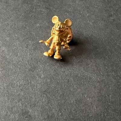 Vintage Disney Mickey Mouse pin