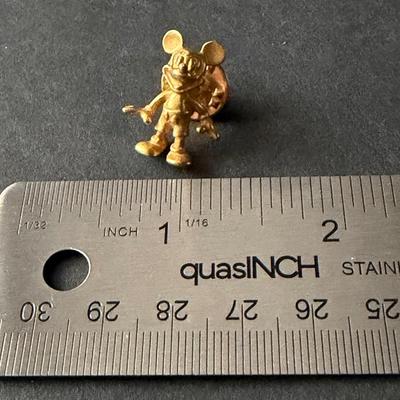 Vintage Disney Mickey Mouse pin