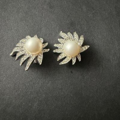 Celebrity NY vintage earrings