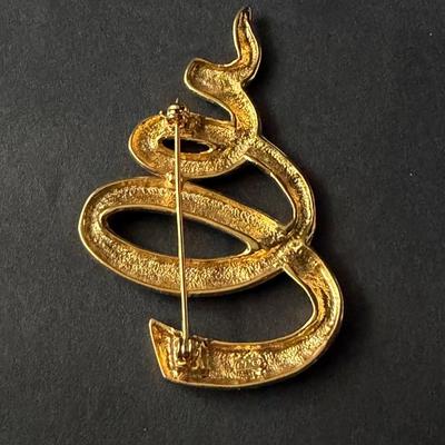 Vintage signed JJ swirl brooch