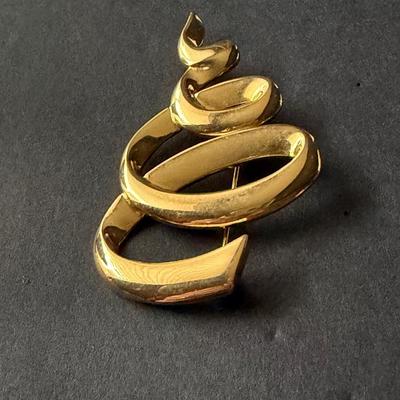 Vintage signed JJ swirl brooch