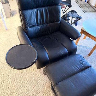 Stressless Leather Recliner w Ottoman / Side Table