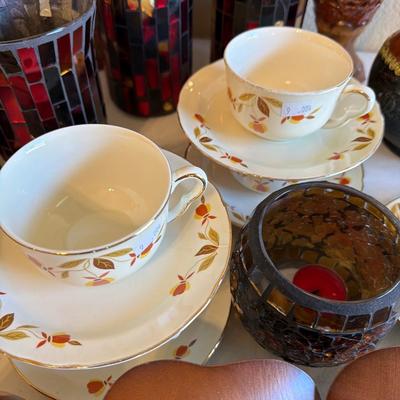 Sale Photo Thumbnail #109: Jewel Tea, Vases, Decor and Metal flowers.