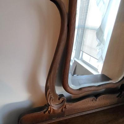 LOT 25M: Antique Tiger Oak Wood Dresser w Vanity Mirror