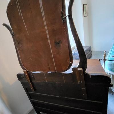 LOT 25M: Antique Tiger Oak Wood Dresser w Vanity Mirror