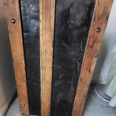 LOT 26M: Vintage Steamer Style Trunk