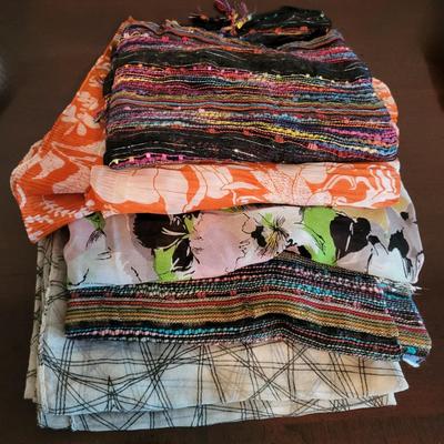 LOT 29M Scarfs, Hats, & Gloves