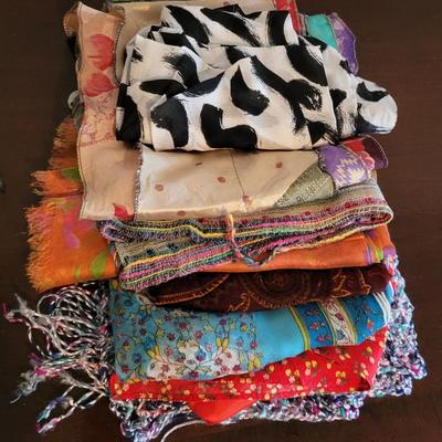 LOT 30M Scarfs, Hats, & Gloves