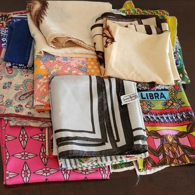 LOT 32M Scarfs Lot