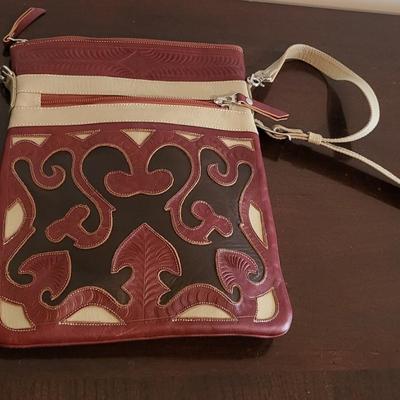 LOT 37M: Purses: Leaders in Leather & Triangle New York