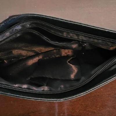 LOT 40M: Purses: Relic, Woven Tote & More