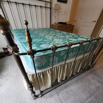 LOT 101M: Antique French 1890 Brass & Cast Iron Bed