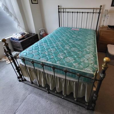 LOT 101M: Antique French 1890 Brass & Cast Iron Bed