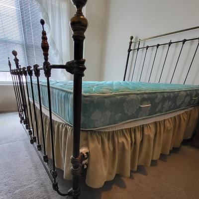 LOT 101M: Antique French 1890 Brass & Cast Iron Bed