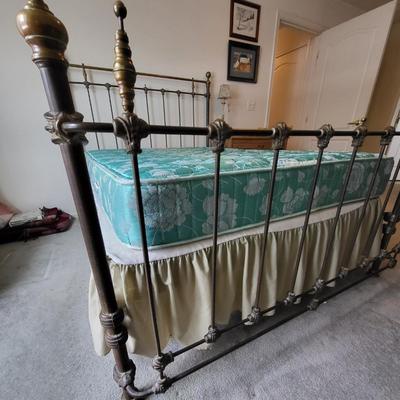 LOT 101M: Antique French 1890 Brass & Cast Iron Bed