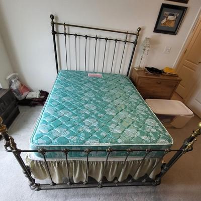 LOT 101M: Antique French 1890 Brass & Cast Iron Bed