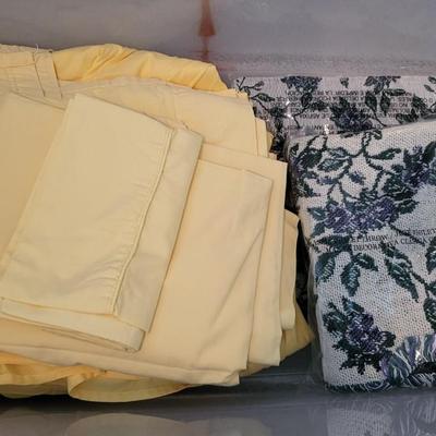 LOT 102M Sheets & Throw Blankets
