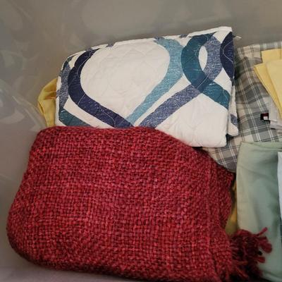 LOT 102M Sheets & Throw Blankets