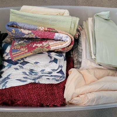 LOT 102M Sheets & Throw Blankets