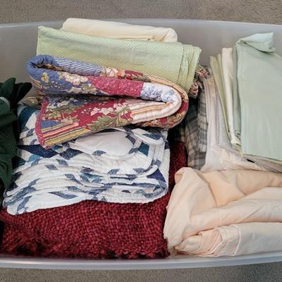 LOT 102M Sheets & Throw Blankets
