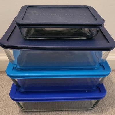 LOT 104M Glass Storage Containers