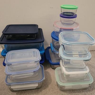 LOT 104M Glass Storage Containers