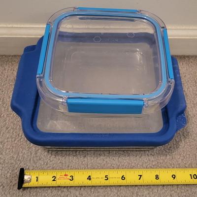 LOT 104M Glass Storage Containers