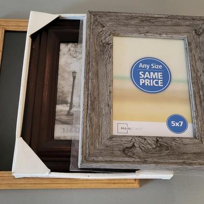 LOT 114L Picture Frames