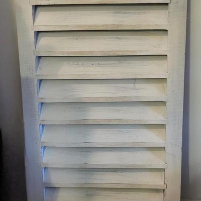 LOT 115L Wooden & Decorative Shutters