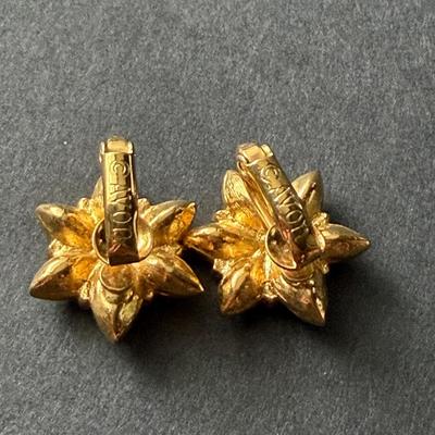 Avon vintage floral stud clip on earrings