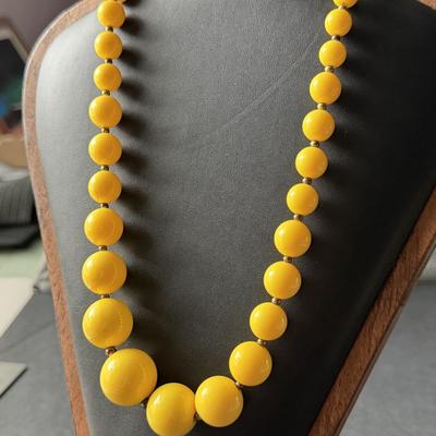 Yellow fashion beaded necklace