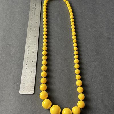 Yellow fashion beaded necklace