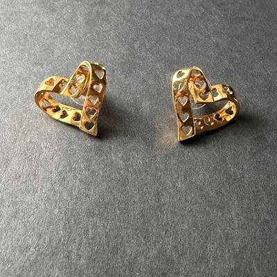 Beautiful gold tone heart stud earrings