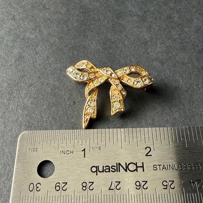 Monet marked gold tone rhinestone bow pin