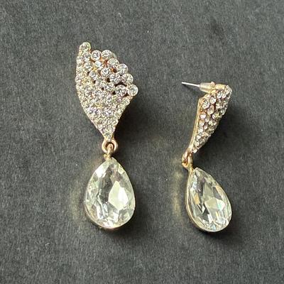 Beautiful silver tone rhinestone dangle earrings
