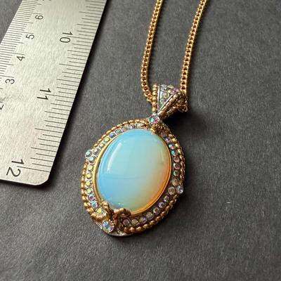 Beautiful gold tone fashion necklace