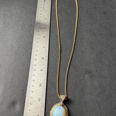Beautiful gold tone fashion necklace